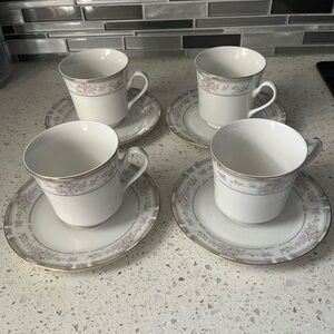 Vintage Classic White and Gold Trimmed Mug Set  of four